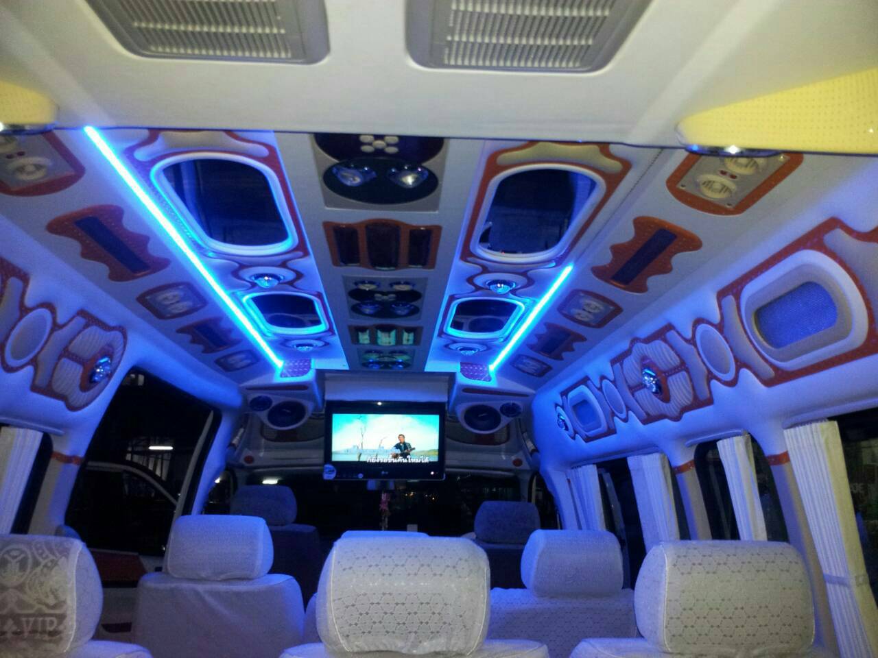 รถตู้ให้เช่า รถตู้เช่า รถเช่า รถตู้วีไอพี 095-859-6194